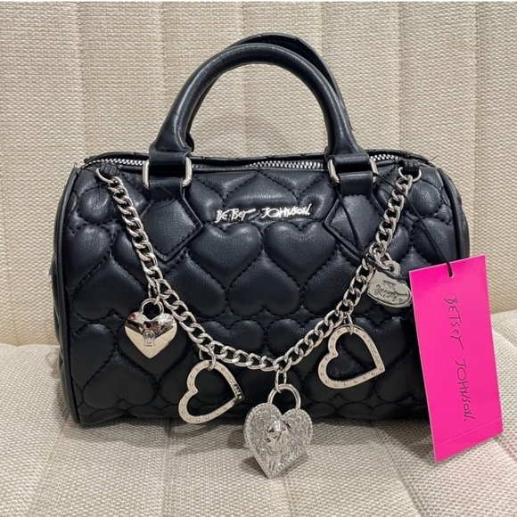 🔹️Betsey Johnson🔹 Black Heart Quilted Medium Barrel Satchel XOJEAN Chain Skull - Picture 1 of 6